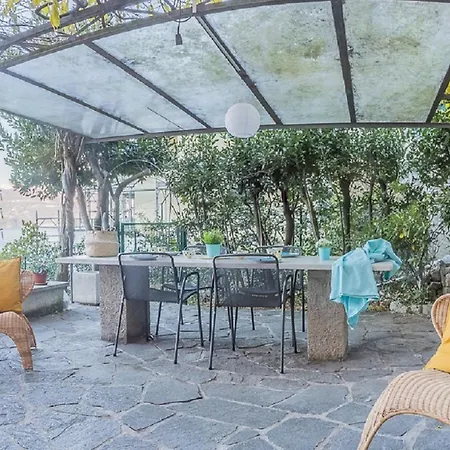 The Apple House 瓦伦纳