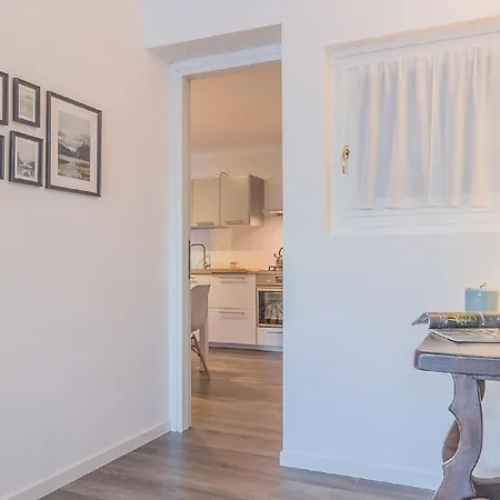 The Apple House Apartment